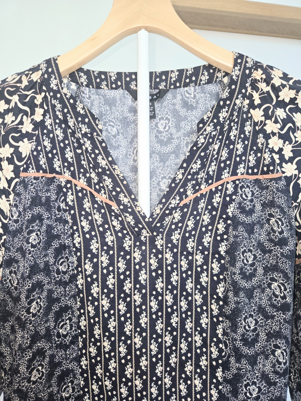 Tribal Navy and Cream Mixed-Print V-Neck Blouse Womens Size Small Petite - Picture 3 of 12